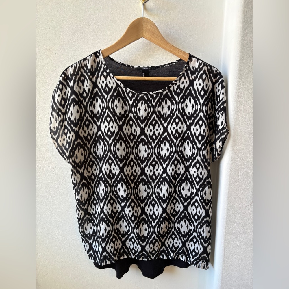 Forever 21 Black and White Boxy Short Sleeve Top